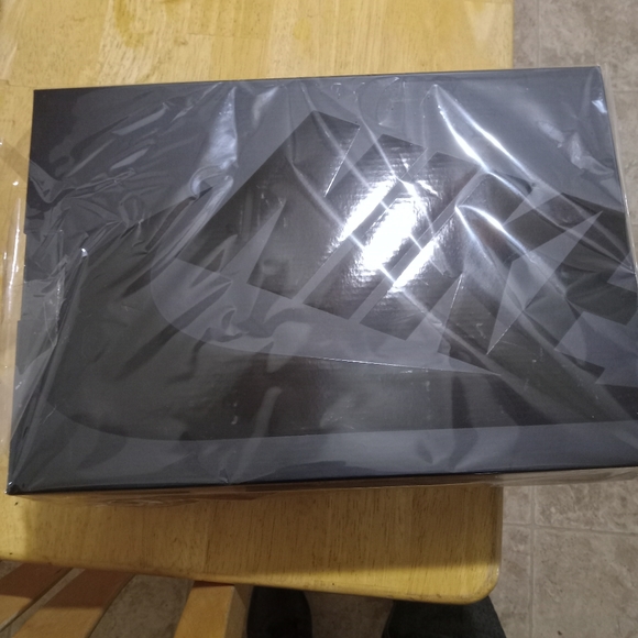 Shoes - Picture 3 of 7